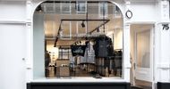 Dit is de eerste minimalistische brandstore van Wahts