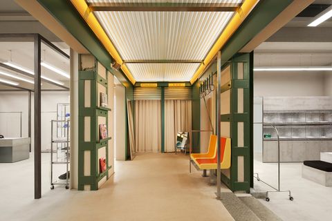 Is het de metro in New York of een Chinese kledingwinkel?