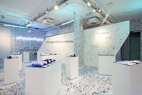 Deze Londense winkel is ingepakt in oceaanafval