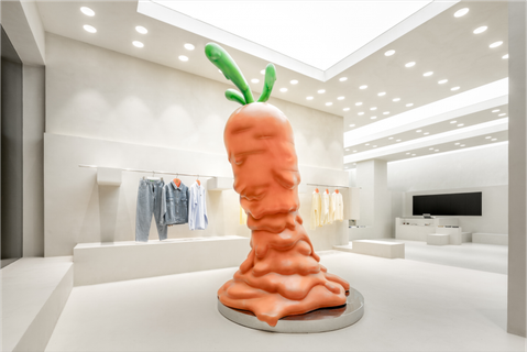 Streetwear en een smeltende wortel in deze boetiek van Randomevent