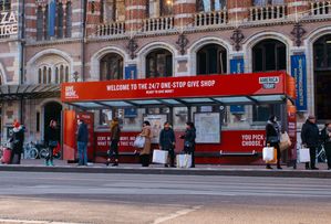 America Today tovert tramhalte om tot winkel