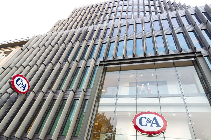 C&A doet dertien Franse winkels van de hand
