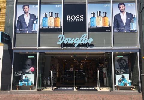 Douglas neemt bijna alle winkels op de schop