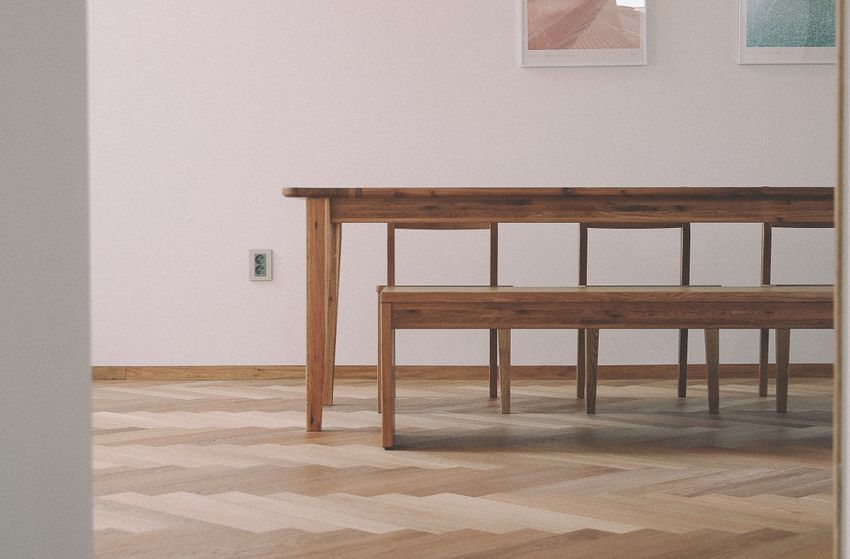 Deze meubelmaker wil elke huiskamer van karakter voorzien
