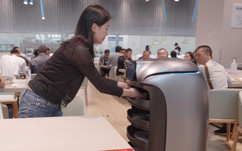 Het robotrestaurant van Hema heeft nu ook een schoonmaakhulp