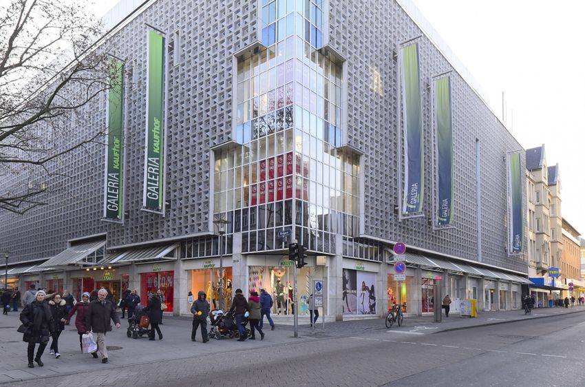 'Hudson’s Bay verkoopt helft van Europese activiteiten'