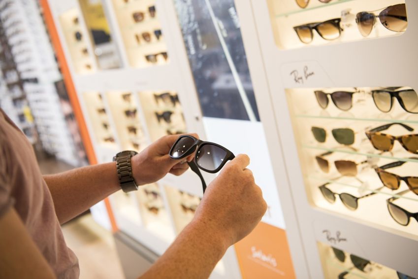 Minder winst in 'transitiejaar' van optiekconcern GrandVision