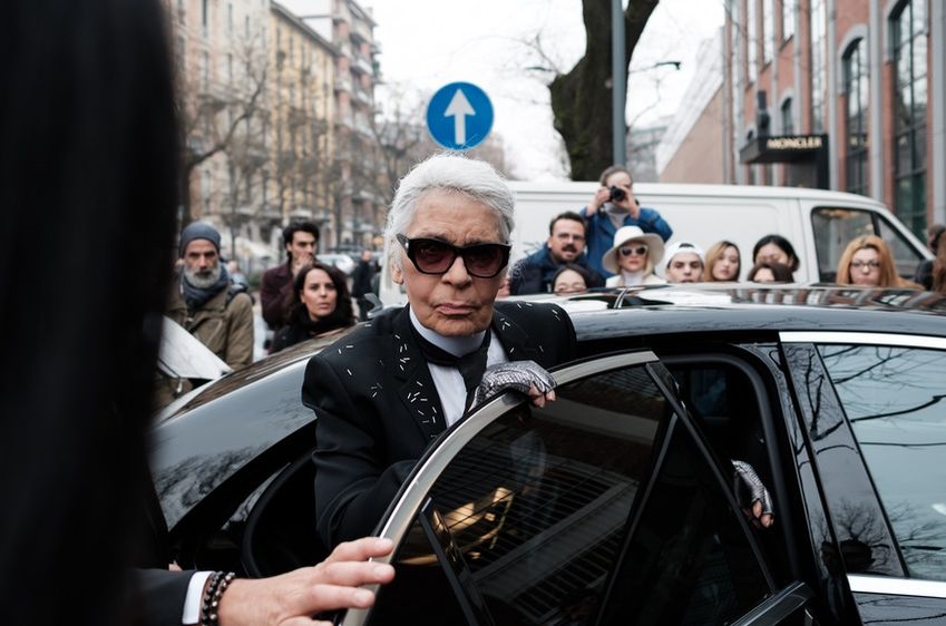 Mode-icoon Karl Lagerfeld overleden
