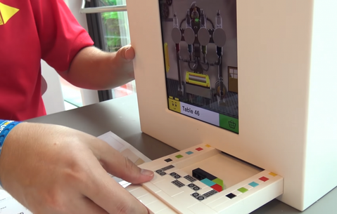 In dit restaurant van Lego bouw je je eigen maaltijd