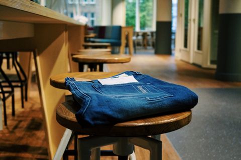 Mud Jeans wil niet op de uitverkooptafel