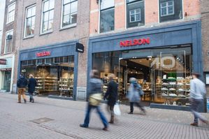 Nelson troefde zeven partijen af in strijd om failliete schoenenketen