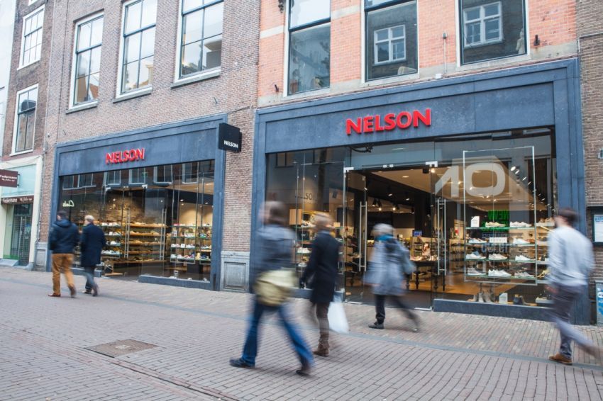 Nelson troefde zeven partijen af in strijd om failliete schoenenketen