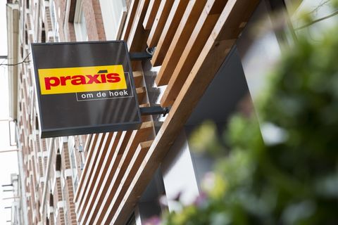 Praxis geeft gas op stadswinkels