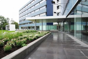 Wehkamp-moeder weer in de zwarte cijfers