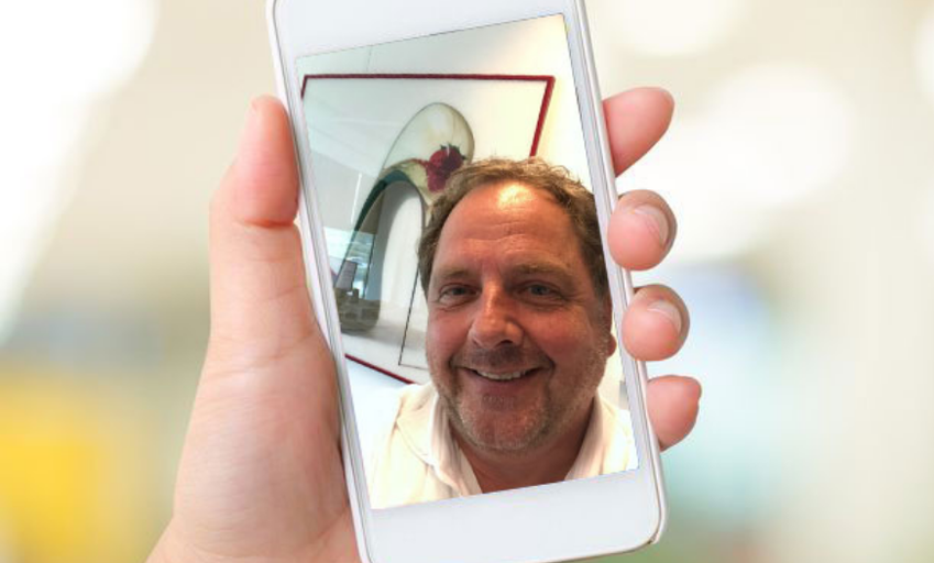 De selfie van vanHaren-ceo Krein Bons