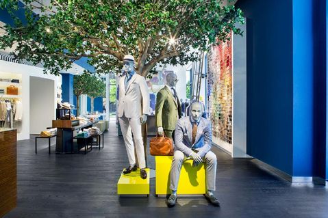 Top van Suitsupply flink uitgedijd