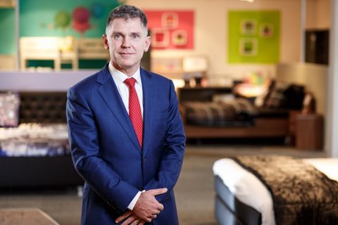 Ton Anbeek van Beter Bed naar Accell Group