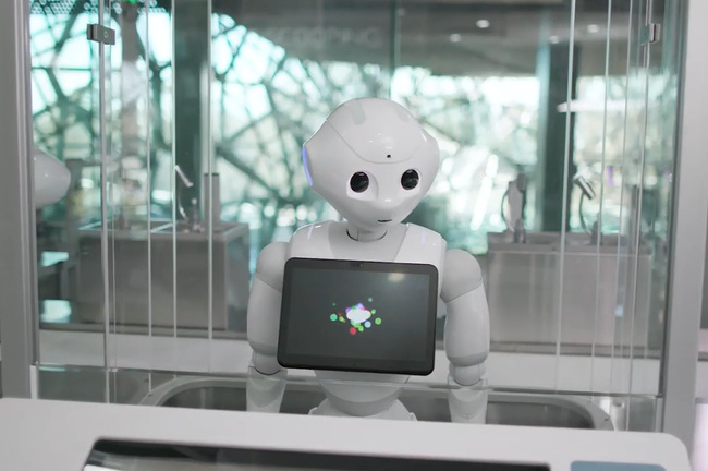 Deze ijswinkel wordt volledig bemand door robots