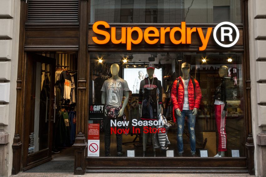 Superdry schrijft donkerrode cijfers