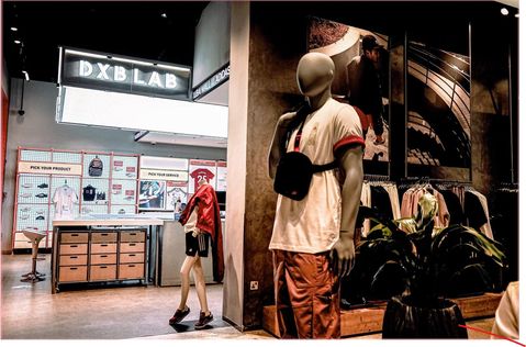 In deze Adidas-winkel in Dubai kun je items laten customizen 