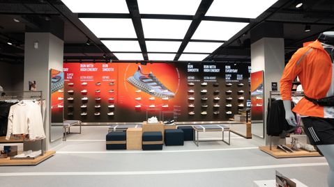 High-tech winkelervaring in de eerste Adidas Store in Amsterdam