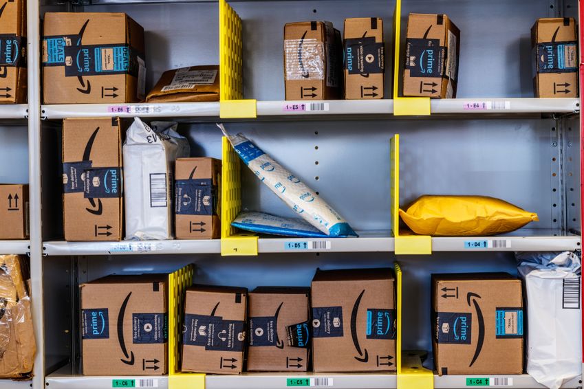 Amazon schaft honderdduizend elektrische busjes aan