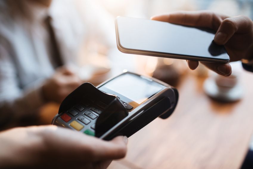 Nog nooit werd zo vaak met smartphone betaald
