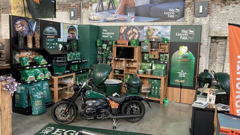 Big Green Egg zet in op shop-in-shops