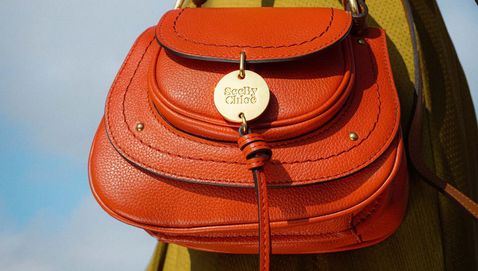 De Bijenkorf begint met kledingverhuur 