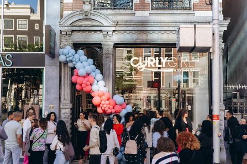 Curlygirlmovement opent eerste brandstore in Amsterdam