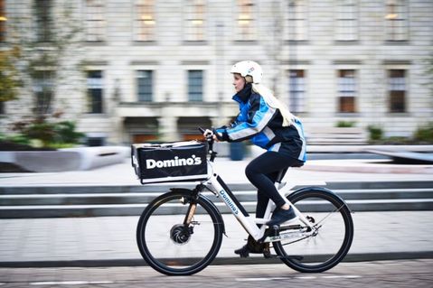 Fastfoodketens kampen met tekort aan maaltijdbezorgers