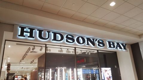 Failliet Hudson’s Bay is beroofd door transporteur en uitzendkracht 