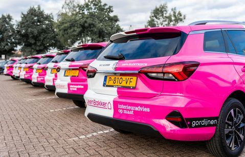 Adviseurs Leen Bakker gaan elektrisch rijden