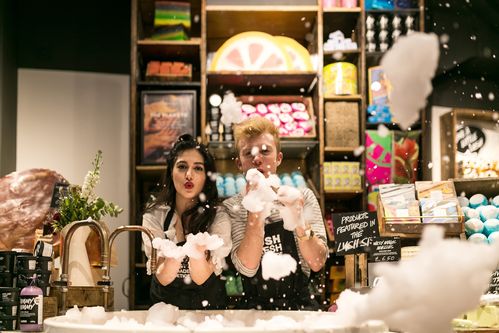 LUSH Shopmanager Mall of the Netherlands afbeelding