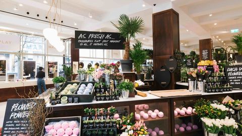Dit vlaggenschip van Lush heeft een spa, bloemist en bibliotheek