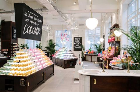 Lush opent grote winkel met bibliotheek en spa