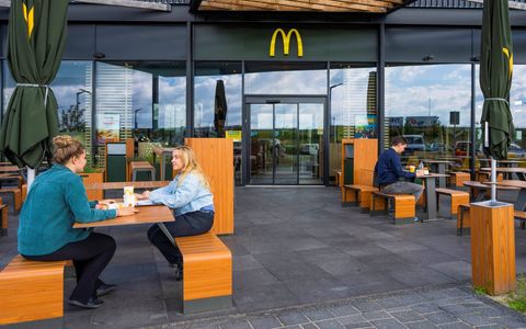 McDonald’s maakt Nederlandse terrassen rookvrij