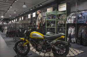 MotorKledingCenter opent zesde winkel 