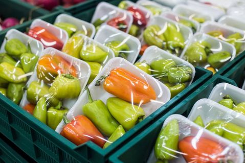 Supermarkten moeten zelf nieuwe regels plastic vormgeven