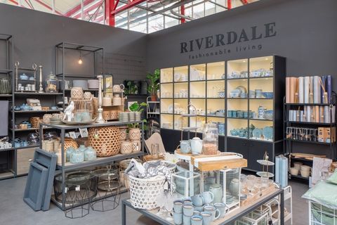 Riverdale bereikt 'mijlpaal' met eerste brandstore