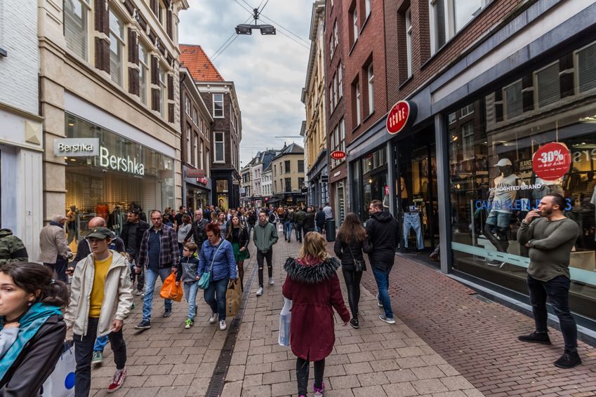 Opnieuw iets minder druk in de winkelstraat