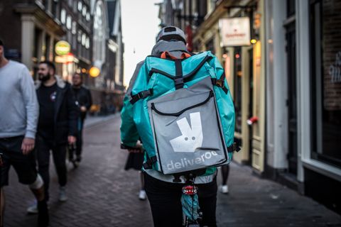 Deliveroo komt met eigen flitsbezorgdienst