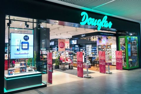 Douglas ziet omzet stijgen, vooral online flinke groei