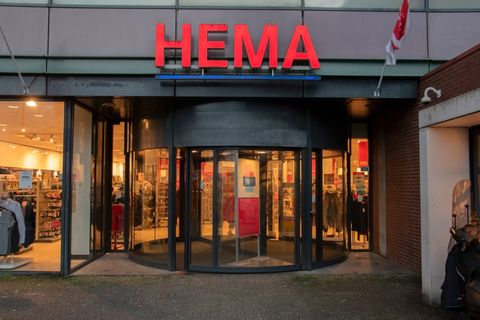 HEMA blijft open met levensmiddelen en andere 'essentiële producten'