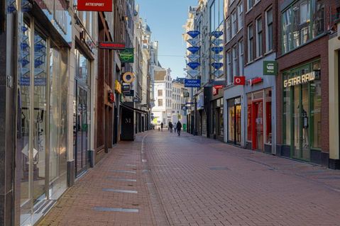 'Amsterdamse binnenstad trekt 73 procent minder bezoekers'