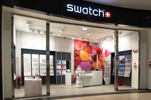 Swatch lijdt voor het eerst verlies en sluit 260 winkels