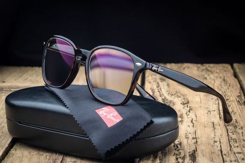 Moederbedrijf Ray-Ban vindt de weg omhoog