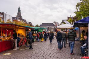 Boze marktkooplui naar Den Haag