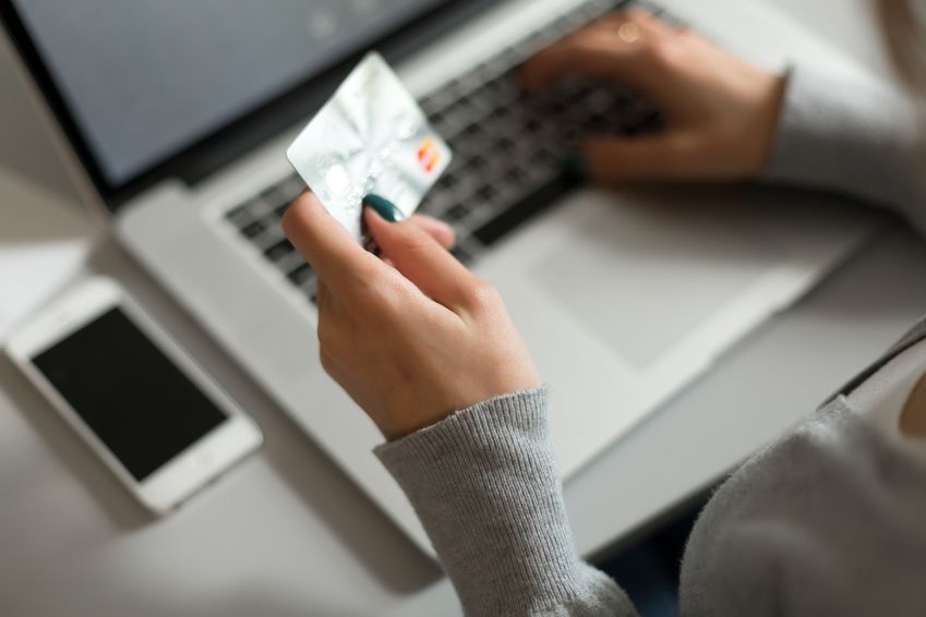 Minister roept woekerrentes webshops tijdelijk halt toe