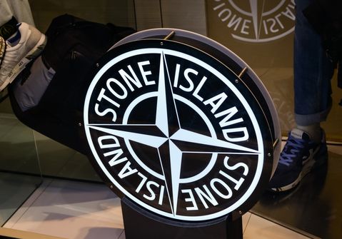 Luxemerk Moncler koopt Stone Island